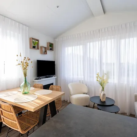 木屋 Beautiful In Middelkerke, 300m From The Sea, Cleaning Included *