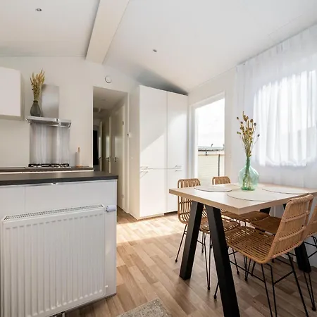 Beautiful In Middelkerke, 300m From The Sea, Cleaning Included 木屋 米德尔克尔克