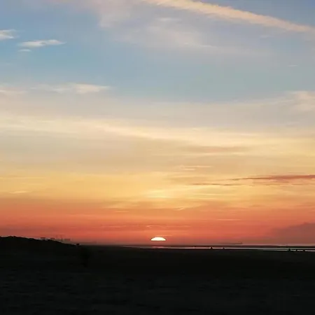 木屋 Beautiful In Middelkerke, 300m From The Sea, Cleaning Included