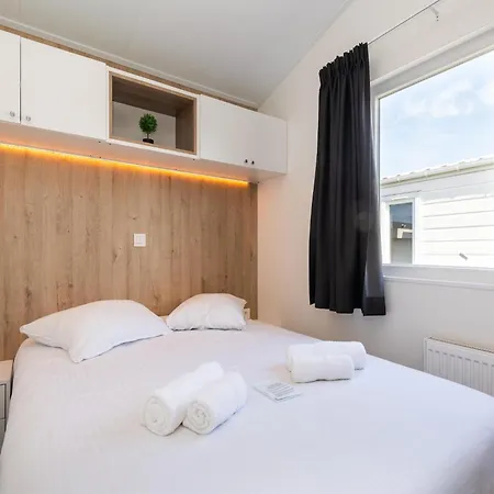 Beautiful In Middelkerke, 300m From The Sea, Cleaning Included