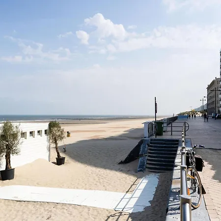 Beautiful In Middelkerke, 300m From The Sea, Cleaning Included 木屋 *